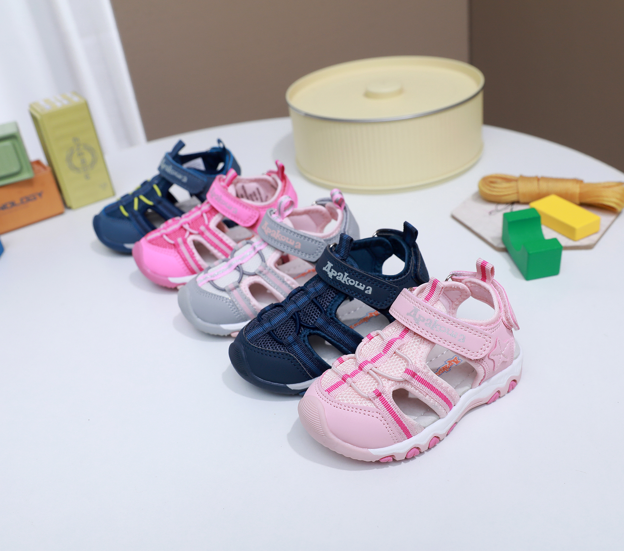 New Summer Children's Closed-T - Sport Loop Velcro のレビューと価格